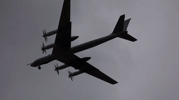 Oanh tạc cơ Tu-95MS của Nga giữ vai trò gì trong 4 năm xung đột Đông Âu?
