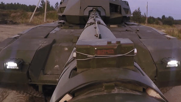 Xe tăng T-14 Armata trước sức &eacute;p ng&agrave;y c&agrave;ng lớn từ UAV tr&ecirc;n chiến trường