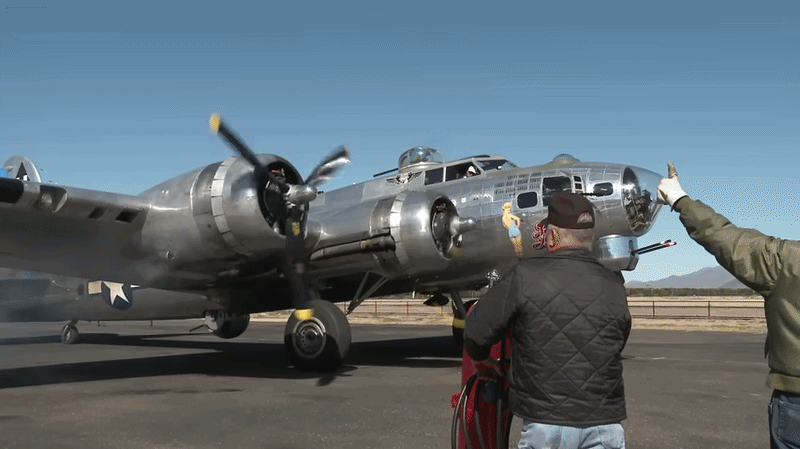 V&igrave; sao B-17 được gọi l&agrave; 'Ph&aacute;o đ&agrave;i bay'?