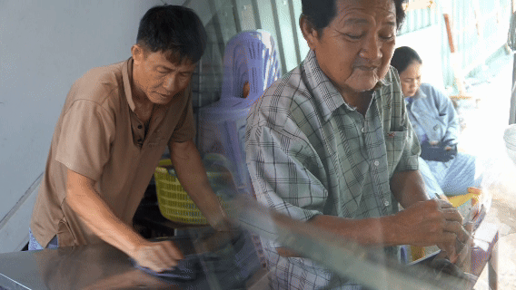 R&agrave;o chắn thi c&ocirc;ng Metro số 2: Người d&acirc;n t&igrave;m c&aacute;ch th&iacute;ch nghi, mong dự &aacute;n đ&uacute;ng tiến độ