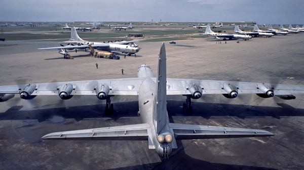 B-36, oanh tạc cơ 10 động cơ ra đời khi kỷ nguy&ecirc;n phản lực bắt đầu