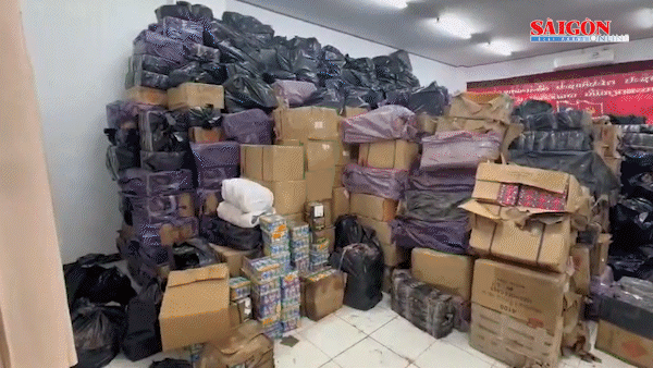 Đột k&iacute;ch nhiều kho h&agrave;ng ở bi&ecirc;n giới Việt - L&agrave;o, thu giữ 30 tấn ph&aacute;o lậu