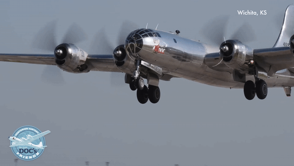 B-29 ra đời: V&igrave; sao Mỹ phải chế tạo oanh tạc cơ lớn hơn B-17?