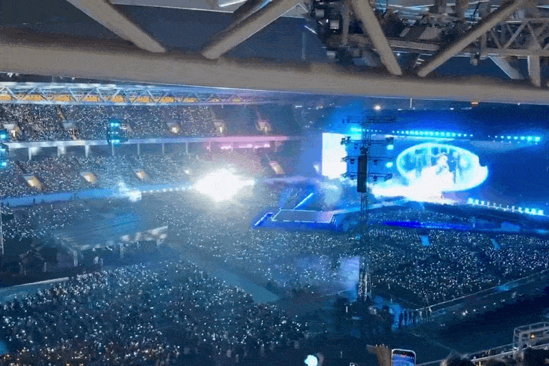 Fan quốc tế 'nổi da g&agrave;' v&igrave; d&agrave;n đồng ca tại concert BigBang ở H&agrave; Nội