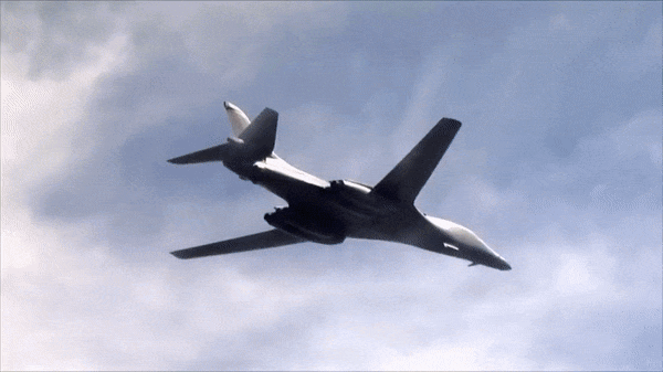 Mỹ đưa oanh tạc cơ chiến lược B-1B tới Hàn Quốc ngay sau khi Triều Tiên phóng tên lửa