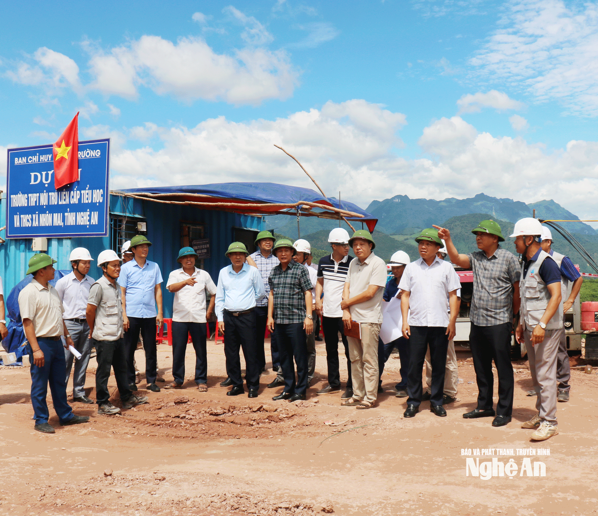 L&atilde;nh đạo tỉnh Nghệ An kiểm tra tiến độ x&acirc;y dựng c&aacute;c trường phổ th&ocirc;ng nội tr&uacute; li&ecirc;n cấp ở v&ugrave;ng bi&ecirc;n