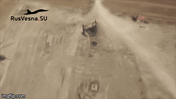 Clip: Mỹ 'trả đũa', điều trực thăng Apache vây hãm xe quân sự của Nga ở Syria