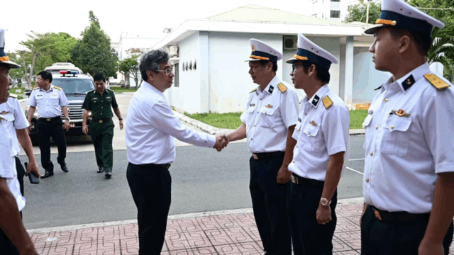 Lãnh đạo TPHCM thăm, làm việc tại Học viện Hải quân