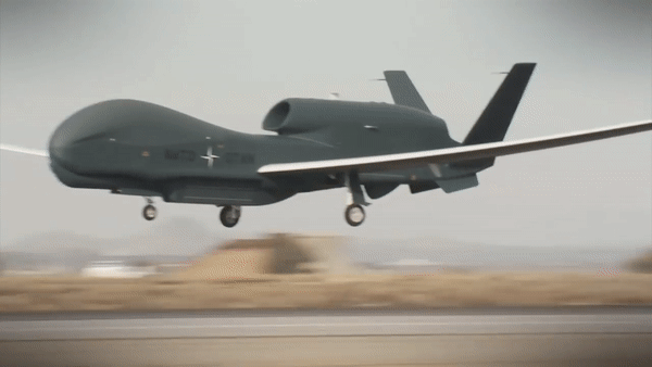 Mỹ đưa loạt 'mắt thần' RQ-4B Global Hawk từ Guam đến Nhật Bản để làm gì?