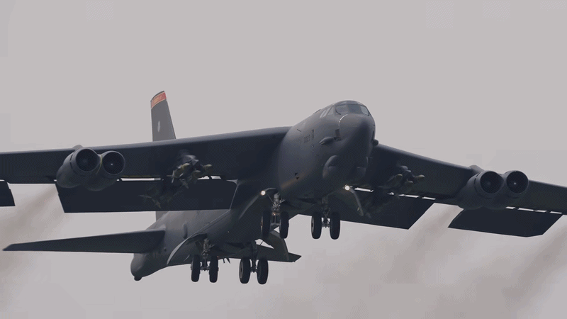 Mỹ triệt thoái loạt 'oanh tạc cơ' B-52 ra khỏi Anh sau chiến dịch không kích Iran