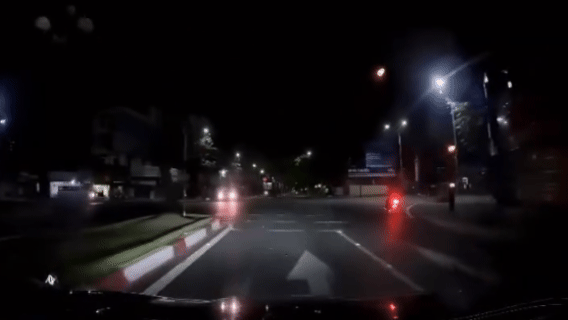Va chạm kinh hoàng giữa xe 16 chỗ và taxi, 9 người bị thương
