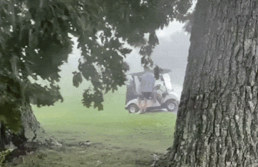 [VIDEO] Người đàn ông bị sét đánh khi đang quay phim trên sân golf