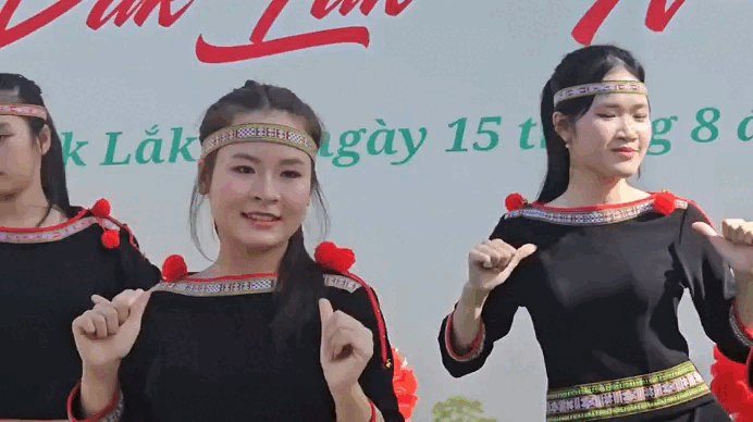 Clip: Mãn nhãn thiếu nữ trong điệu múa sôi động, đậm nét văn hóa Ê Đê
