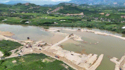 Quảng Ngãi khẩn trương xác minh xe chở cát làm chảy nước xuống đường