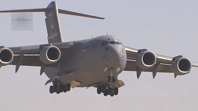Vận tải cơ khổng lồ C-17A Mỹ quay đầu ngay sau cảnh báo về tên lửa của Nga