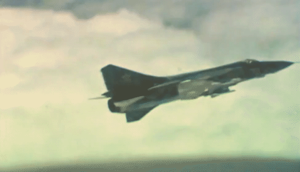 Cánh cụp cánh xòe của tiêm kích MiG-23 giải quyết vấn đề gì?