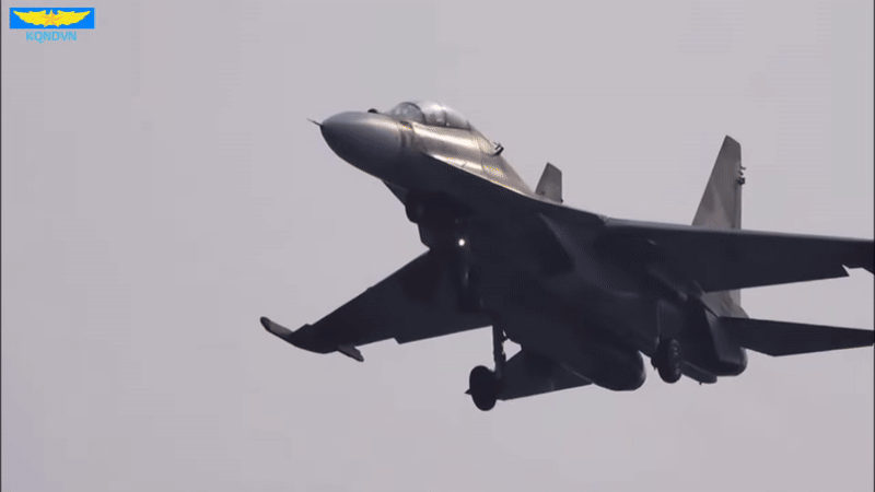 Su-30: Vì sao Sukhoi biến Su-27 thành tiêm kích 2 chỗ?