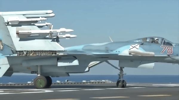 Su-33: Vì sao Nga đưa Su-27 lên tàu sân bay?