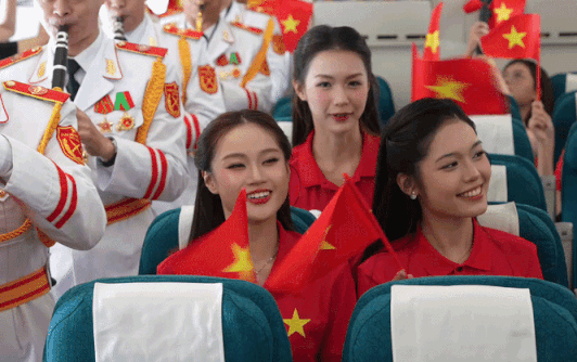 Khoảnh khắc 'có một không hai' trên chuyến bay đặc biệt dịp 2/9