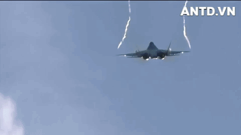 Su-57 là tiêm kích thế hệ 5 đầu tiên của Nga, được thiết kế để cạnh tranh với F-35 và F-22 Mỹ cùng J-20 Trung Quốc.