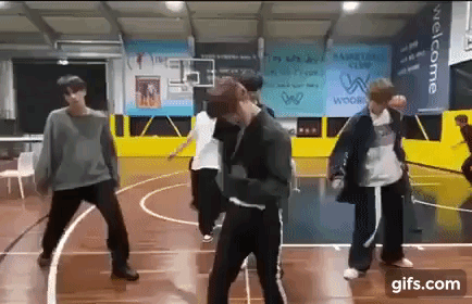  The Boyz và nhiều nhóm nhạc Kpop gây ấn tượng khi khoe khả năng vũ đạo trong video dance practice. 
