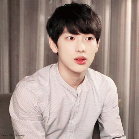 Myungsoo là tiêu chuẩn vàng của visual. Nhiều visual khác xuất hiện nhưng anh luôn được ngợi khen cho đến bay giờ.