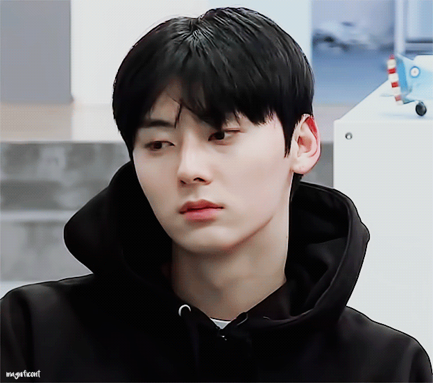 Kim Myungsoo đã chứng tỏ mình là nam thần visual trong 11 năm.