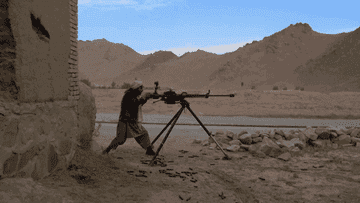 Với hỏa lực mạnh mẽ, cùng với đó là chiến thuật tấn công lăn xả của Taliban khiến cho quân đội chính phủ buộc phải co cụm lại và gọi không quân ứng cứu.