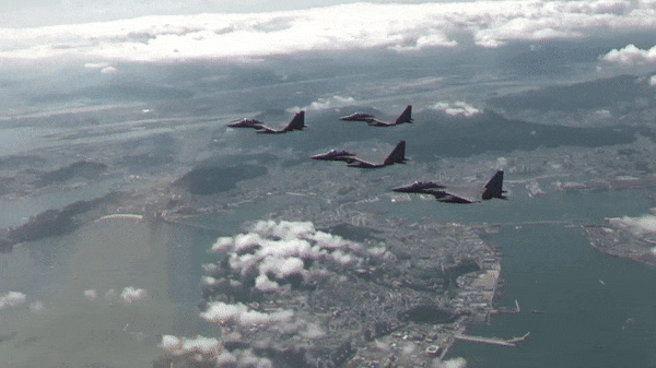 Ngoài ra F-15K còn có thể mang tên lửa hành trình Taurus KEPD-350K, cho phép nó tấn công gần như mọi mục tiêu trên lãnh thổ đối phương.