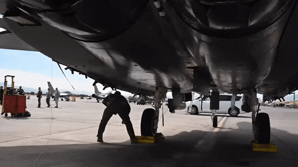 F-15EX đã có chuyến bay thử nghiệm thành công vào ngày 14/04/2020, ngay sau đó hợp đồng đặt mua từ không quân Mỹ diễn ra vào ngày 13/07/2020 sau khi các tướng lĩnh không quân kiểm tra kỹ càng phiên bản này.