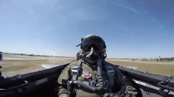 Không quân Mỹ dự định F-15EX Eaghle II sẽ thay thế cho phi đội F-15C Eagle (tiêm kích chiếm ưu thế trên không) và F-15E Strike Edgle (chiến đấu cơ đa năng).