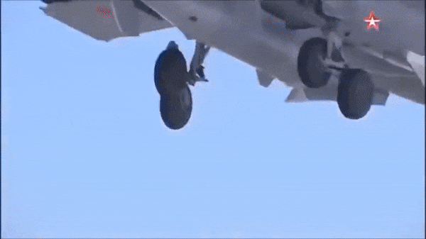 Khả năng đạt tới vận tốc 12.000 km/h của tên lửa Kh-47 Kinzhal cho phép nó có thể tiếp cận mục tiêu nhanh chóng hơn rất nhiều so với các tên lửa hành trình hiện tại vốn chỉ bay ở tốc độ khoảng 850-900 km/giờ.