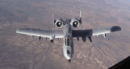 Ông Tim Hawkins, phát ngôn của Hạm đội 5 Mỹ cho biết, ngoài cường kích A-10 Thunderbolt II còn có một số chủng loại vũ khí khác cũng được triển khai.