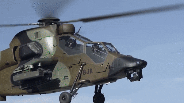 Với vật liệu chế tạo mới có khả năng hấp thụ radar, kho vũ khí mang theo hiện đại, tầm tác chiến lên tới 800km, biến Tiger thành một trong những trực thăng tấn công mạnh nhất hiện nay.