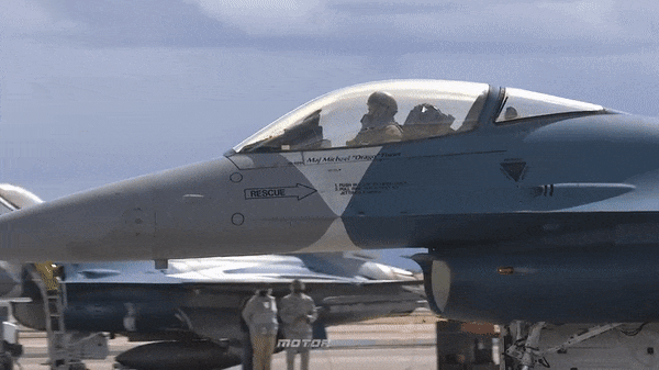 Tập đoàn Lockheed Martin đã quyết định phát triển và trang bị hệ thống radar tạo chùm nhanh (SABR) quét mảng pha điện tử chủ động (AESA) APG-83 tân tiến của tập đoàn Northrop Grumman cho các chiến đấu cơ F-16V.