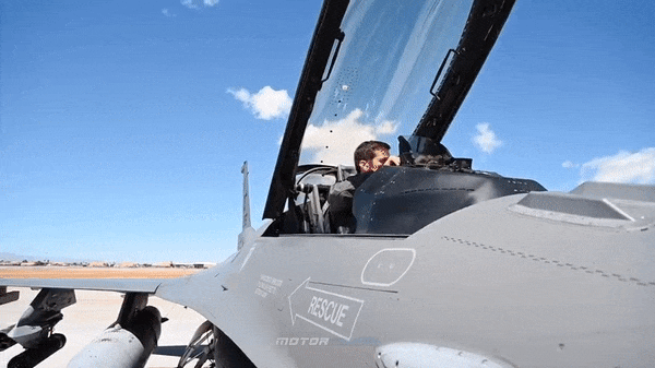 Với việc trang bị radar mảng pha chủ động AN/APG-83 AESA cùng với bộ thiết bị điện tử Sniper ATP và tên lửa AIM-9X, những chiếc tiêm kích F-16V có khả năng chiến đấu ngang ngửa với chiến đấu cơ hạng nặng Su-35 của Nga.