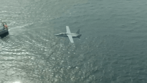 Loại động cơ này chỉ giúp cho Scorpion đạt tốc độ dưới âm 833km/h, bù lại tầm bay của nó khá lớn lên tới 4.445km, trần bay 13,7km.