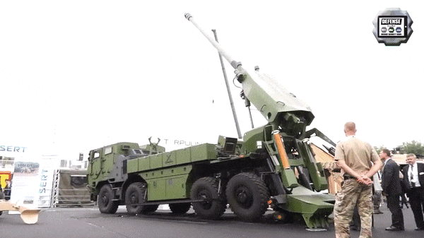 CAESAR cấu hình 8x8 cũng có thể bắn đạn pháo binh tầm xa tăng cường Rheinmetall (VLAP).