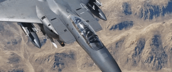 Nhiều người cho rằng về năng lực không chiến, phi công Su-34 không có khả năng tốt như phi công F-15E của Mỹ. Tuy nhiên trang Topwar cho rằng, sự so sánh này chưa thật chính xác.