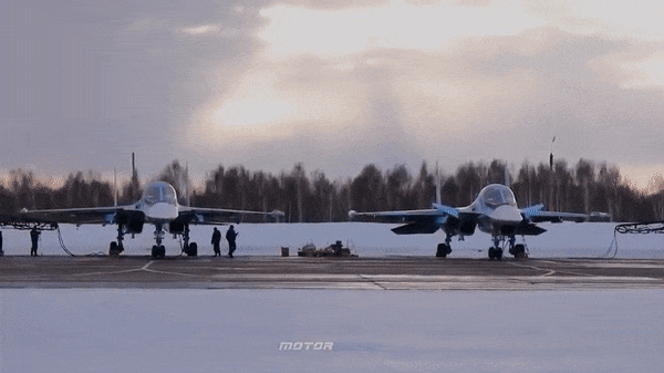Thật vậy, Su-34 được tạo ra để thay thế cho Su-24 và trước hết, nó là một máy bay ném bom. tuy vậy trang Topwar cho rằng thuật ngữ "tiêm kích bom" dành cho Su-34 không thật chính xác cho lắm.