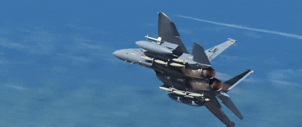 Phi công cường kích Su-34 cũng không được đào tạo tấn công mục tiêu trên không chuyên sâu như phi công tiêm kích.