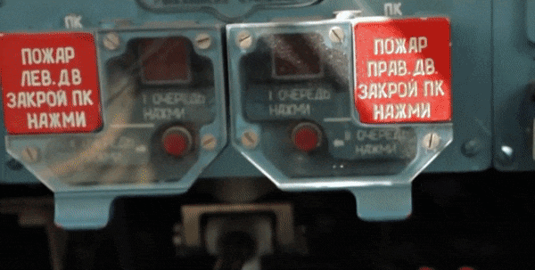 Dù được phát triển từ nền tảng Su-27, nhưng rõ ràng Su-34 lại có điểm khác biệt rất lớn, từ hình dáng, thiết bị điện tử, cách bố trí chỗ ngồi phi công.