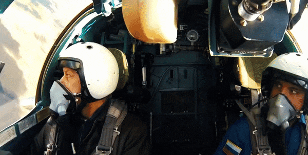 Tuy nhiên, thực tế Su-34 được chế tạo cho nhiệm vụ tấn công mặt đất, nó không đủ nhanh nhẹn và cơ động như dòng tiêm kích đánh chặn, vì thế nếu cho Su-34 đóng vai trò như tiêm kích sẽ không phù hợp.