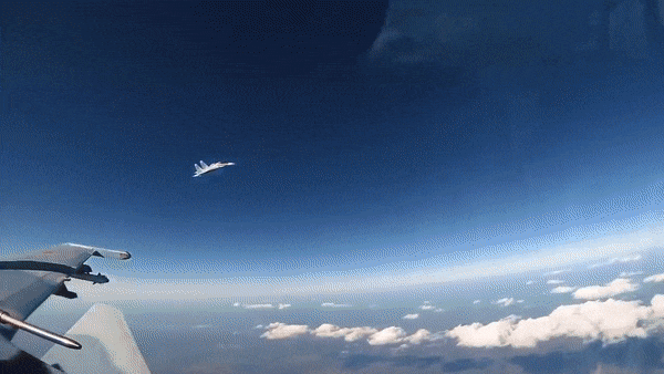 Su-30SM được thiết kế cho vai trò chiếm ưu thế trên không cũng như tấn công chính xác các mục tiêu mặt đất.