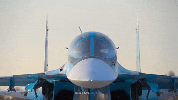 Chưa kể thiết kế vừa cánh đuôi vừa cánh mũi của Su-34 cho độ phản hồi tín hiệu radar quá cao sẽ khiến nó bị thua thiệt rất nhiều, không thể đối đầu sòng phẳng như kỳ vọng.