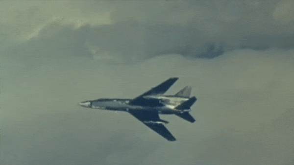 Tu-22B dùng cho thử nghiệm, Tu-22R dùng cho trinh sát, Tu-22RD có thiết bị nạp nhiên liệu, Tu-22RK là phiên bản vừa trinh sát kiêm ném bom, Tu-22RDM phiên bản trinh sát nâng cấp, Tu-22P là phiên bản trinh sát điện tử, Tu-22PD là phiên bản Tu-22P được lắp thêm bộ phận tiếp nhiên liệu trên không.