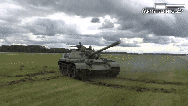 Trong thập niên 1960, xe tăng T-54/55 cũng tham chiến ở Việt Nam, Campuchia và Uganda.