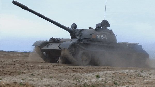 T-54/55 là một thế hệ xe tăng sản xuất tại Liên Xô và trang bị cho quân đội nước này từ năm 1947.