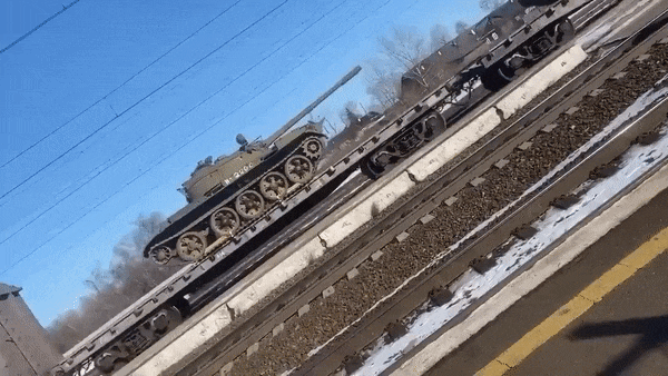 Tuy nhiên khi tung vào chiến trường, quân đội Nga đã quyết định sử dụng xe tăng T-54/55 như một pháo tự hành thay vì xe tăng xung kích.