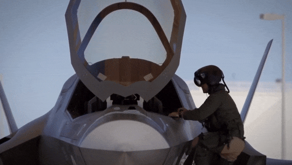 F-35 có ba phiên bản. F-35A là phiên bản phổ biến nhất, dành cho Không quân Mỹ và các đồng minh.